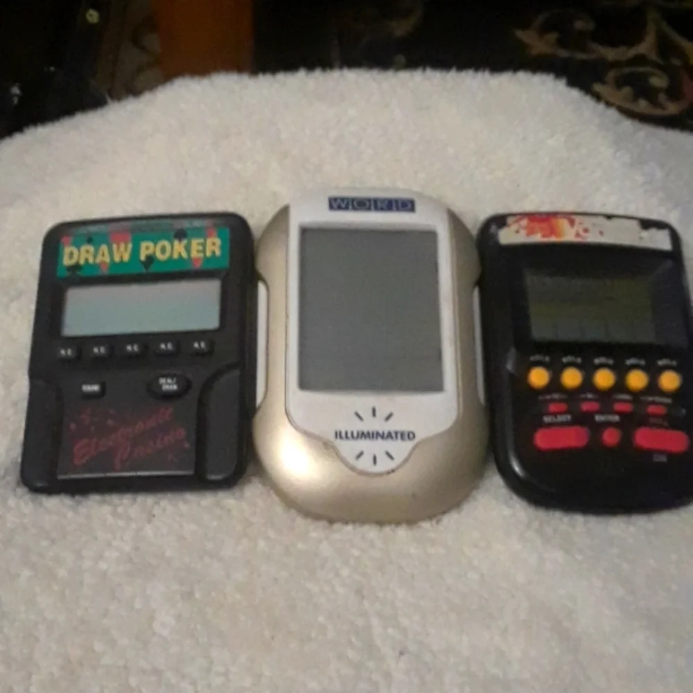 Lot of 3 electronic games